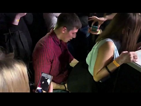 ❤️ Echte seks yn in Russyske nachtclub. 18-jierrich Russysk famke yn 'e anus en fagina neukt yn in nachtclub ❤️ Homemade porno by ús fy.tube-sexer.ru